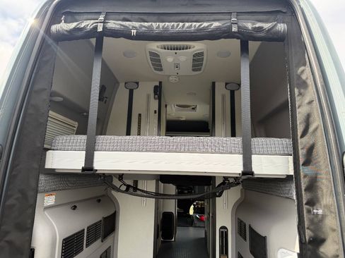 Used 2022 Mercedes-Benz Sprinter 2500 image 40