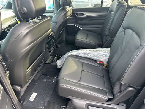 New 2026 Jeep Grand Wagoneer Limited w/ Premium Group II image 13