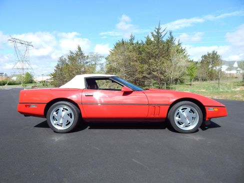 Used 1988 Chevrolet Corvette Convertible RWD image 4