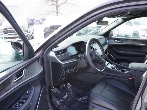 New 2025 Jeep Grand Cherokee L Limited w/ Black Appearance Package image 10