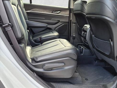 Used 2023 Jeep Grand Cherokee L Limited AWD/4WD image 19