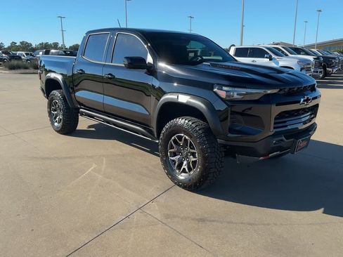 Used 2024 Chevrolet Colorado ZR2 w/ Technology Package image 2