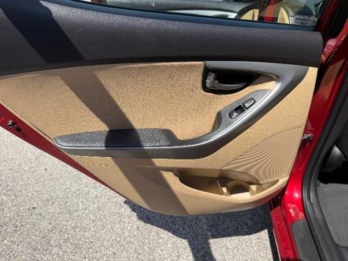 Used 2013 Hyundai Elantra Limited FWD image 29