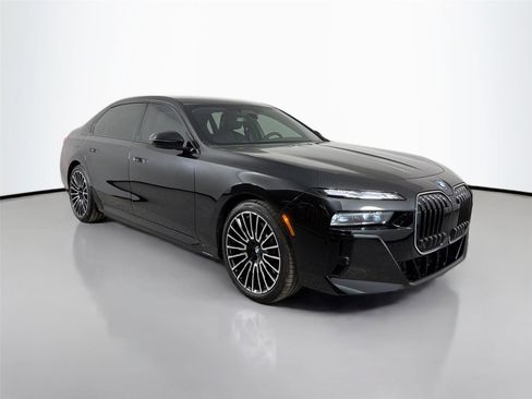 New 2026 BMW i7 xDrive60 w/ Executive Package AWD/4WD image 4