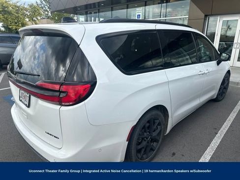 Used 2024 Chrysler Pacifica Limited w/ Uconnect Theater Family Group FWD image 4