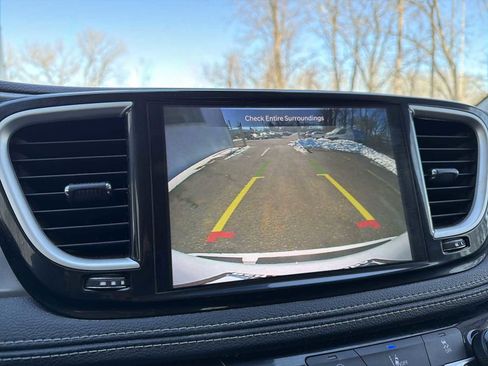 Used 2022 Chrysler Pacifica Touring-L image 28