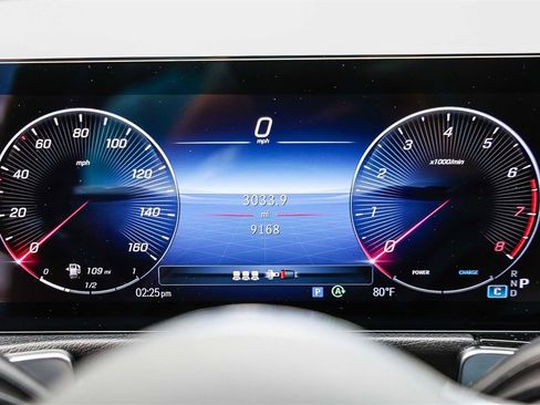 Used 2025 Mercedes-Benz GLB 250 4MATIC image 22