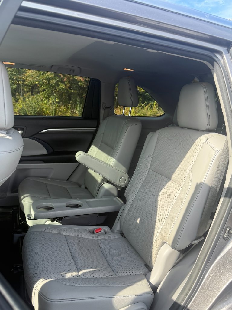 Used 2017 Toyota Highlander Limited AWD/4WD image 31