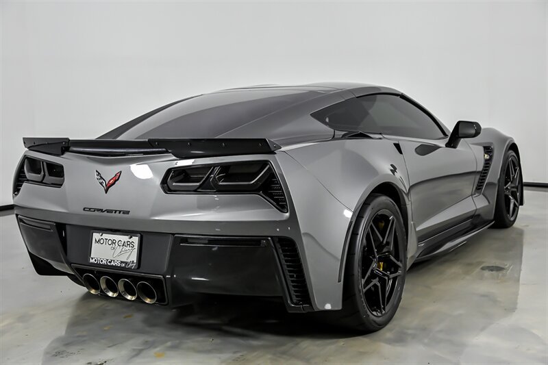 Used 2016 Chevrolet Corvette Z06 w/ 3LZ Preferred Equipment Group RWD image 9