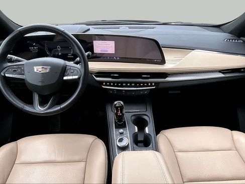 Used 2024 Cadillac XT4 Premium Luxury w/ Technology Package FWD image 16