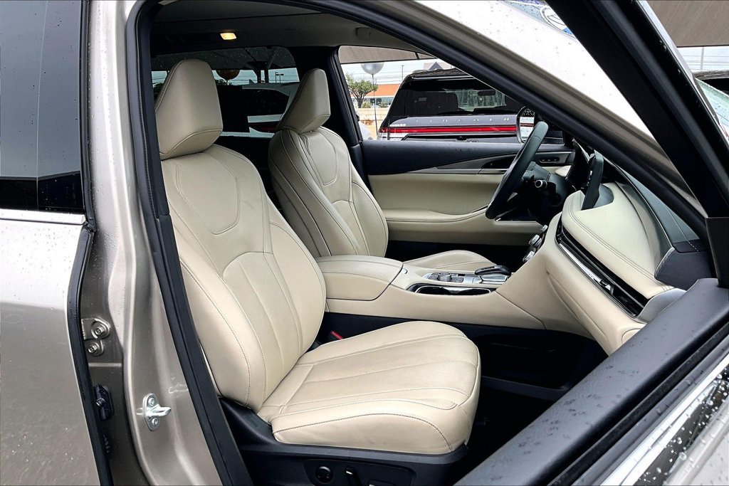 Certified 2025 INFINITI QX60 Luxe FWD image 9