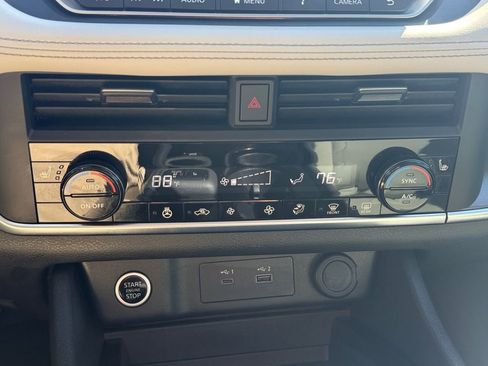 Used 2023 Nissan Rogue SV w/ SV Premium B Package image 30