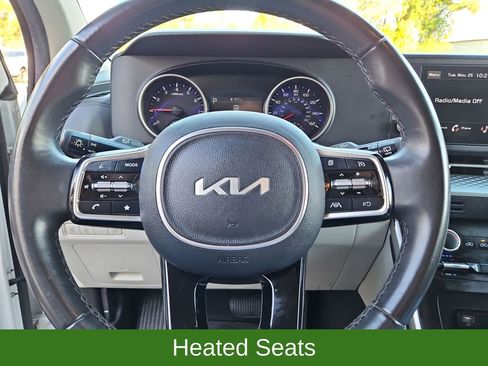Used 2024 Kia Carnival LX image 10