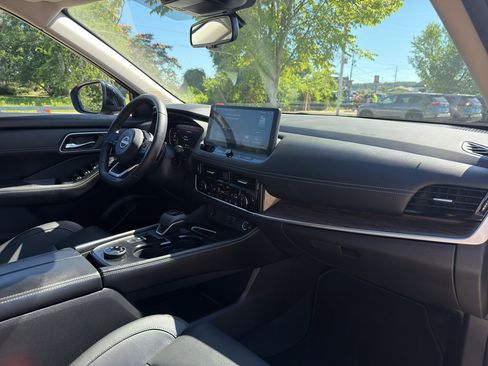 Used 2024 Nissan Rogue Platinum w/ Platinum Premium Package AWD/4WD image 21