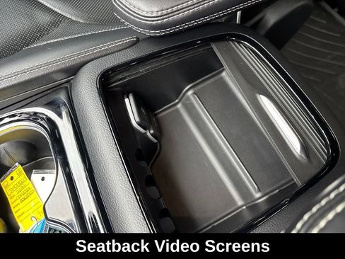 Used 2021 Chrysler Pacifica Limited w/ Uconnect Theater Family Group image 32