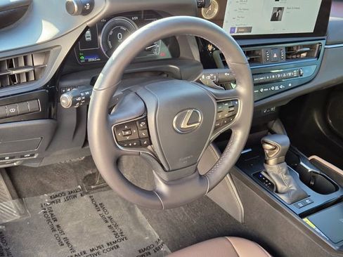 Used 2025 Lexus ES 300h w/ Premium Package FWD image 18