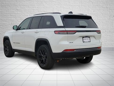 New 2026 Jeep Grand Cherokee Altitude image 3