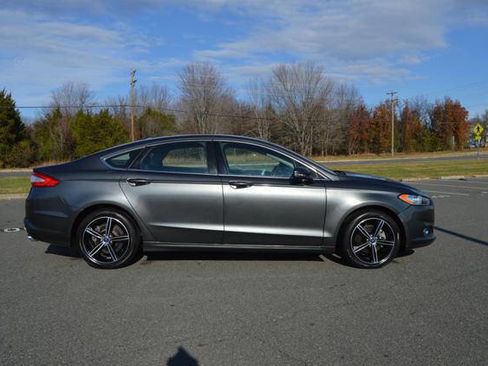 Used 2016 Ford Fusion SE w/ Equipment Group 202A image 4