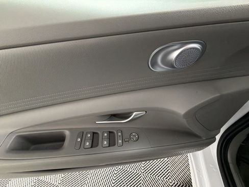 Used 2024 Hyundai Elantra SE image 15