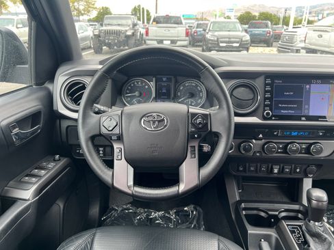 Used 2021 Toyota Tacoma TRD Off-Road w/ TRD Premium Off Road Package AWD/4WD image 9
