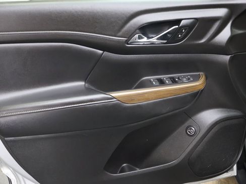 Used 2020 GMC Acadia SLE w/ Driver Convenience Package FWD image 17
