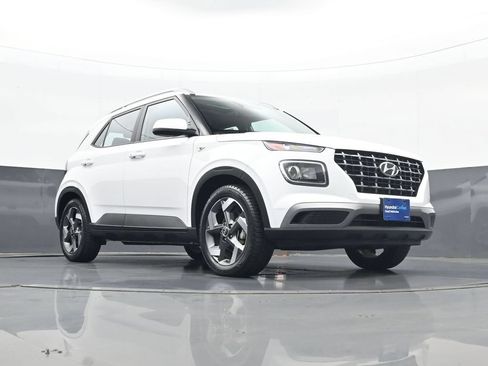 Certified 2024 Hyundai Venue SEL FWD image 23