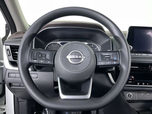 Used 2022 Nissan Rogue SV image 14