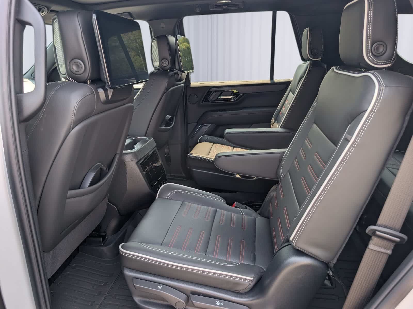 Used 2025 GMC Yukon AT4 Ultimate AWD/4WD image 20