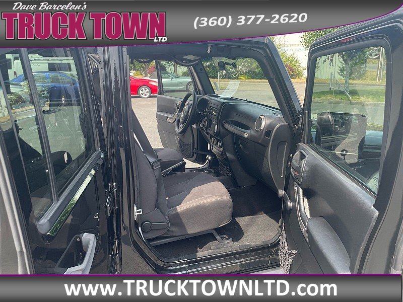 Used 2015 Jeep Wrangler Unlimited Sport w/ Max Tow Package AWD/4WD image 14