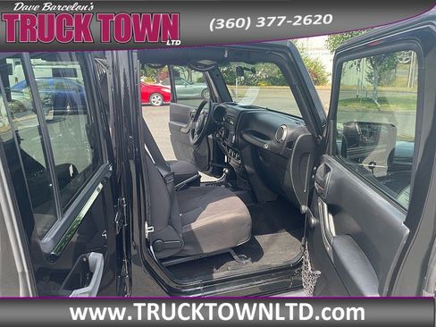 Used 2015 Jeep Wrangler Unlimited Sport w/ Max Tow Package AWD/4WD image 14