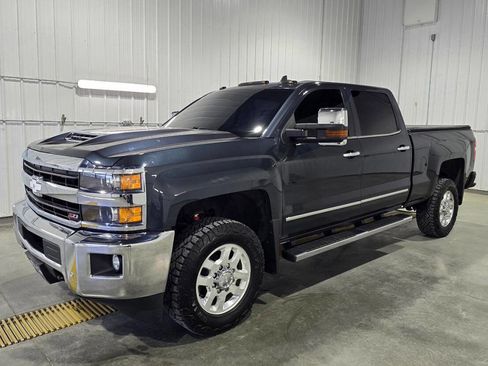 Used 2019 Chevrolet Silverado 2500 LTZ w/ Duramax Plus Package AWD/4WD image 2