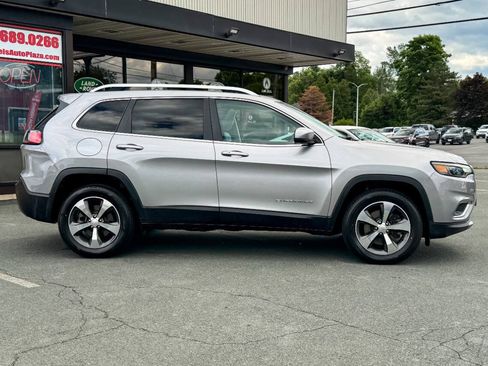 Used 2019 Jeep Cherokee Limited AWD/4WD image 3