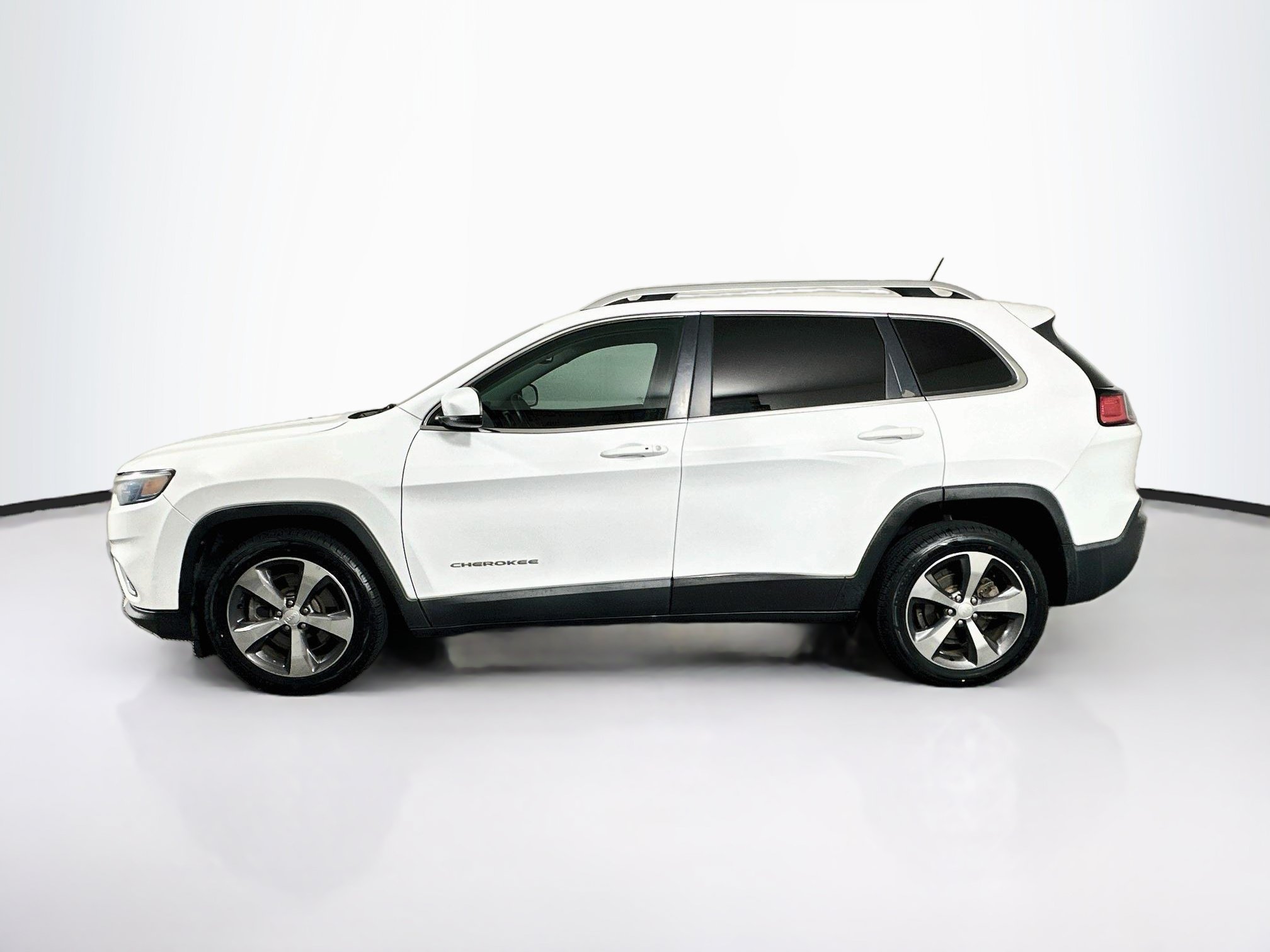 Used 2019 Jeep Cherokee Limited FWD image 4
