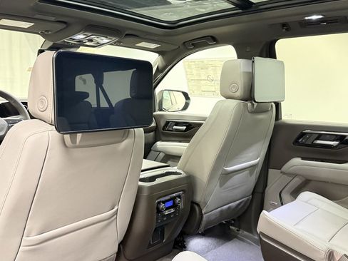 New 2026 Chevrolet Suburban Z71 image 23