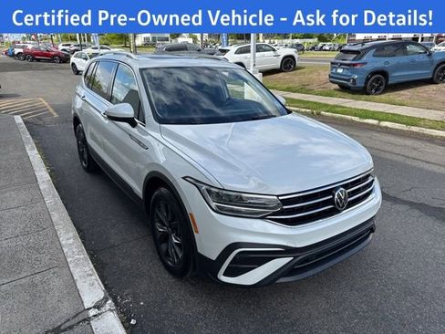 Certified 2023 Volkswagen Tiguan SE w/ Panoramic Sunroof Package AWD/4WD image 2