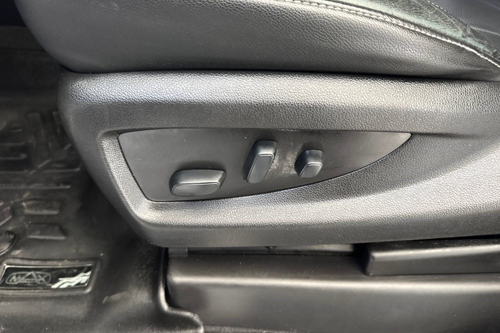 Used 2019 Chevrolet Suburban LT RWD image 14