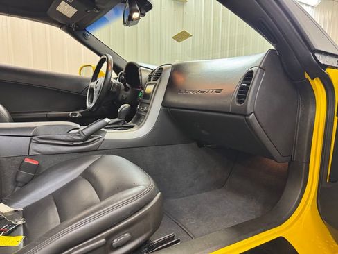 Used 2006 Chevrolet Corvette Convertible w/ Preferred Equipment Group RWD image 21