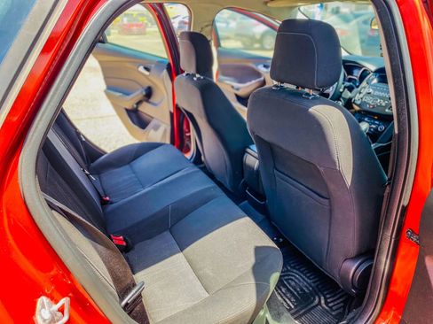 Used 2018 Ford Focus SE w/ SE Appearance Package image 12