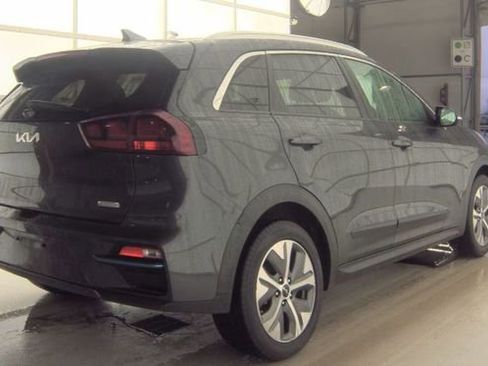 Used 2022 Kia Niro EX w/ Cold Weather Package image 2