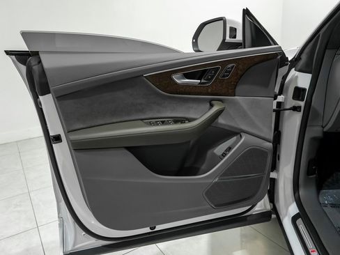 Used 2024 Audi Q8 Prestige image 39