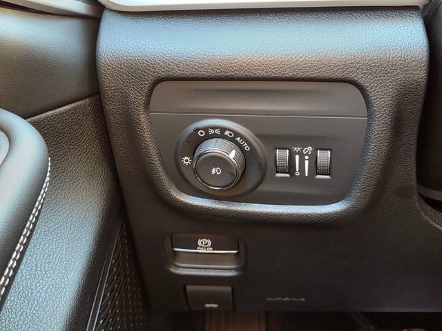 Used 2023 Jeep Grand Cherokee L Limited RWD image 35