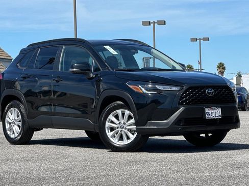 Used 2023 Toyota Corolla Cross LE image 2