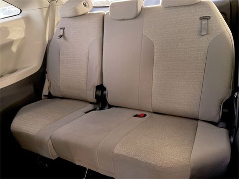 Used 2024 Toyota Sienna LE image 23