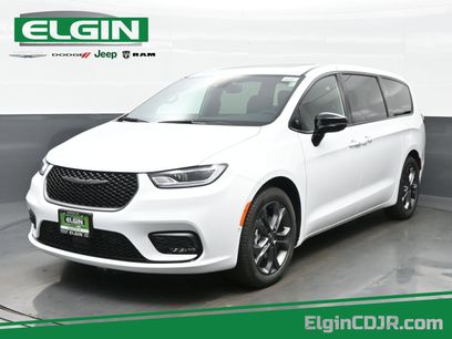 New 2026 Chrysler Pacifica Select