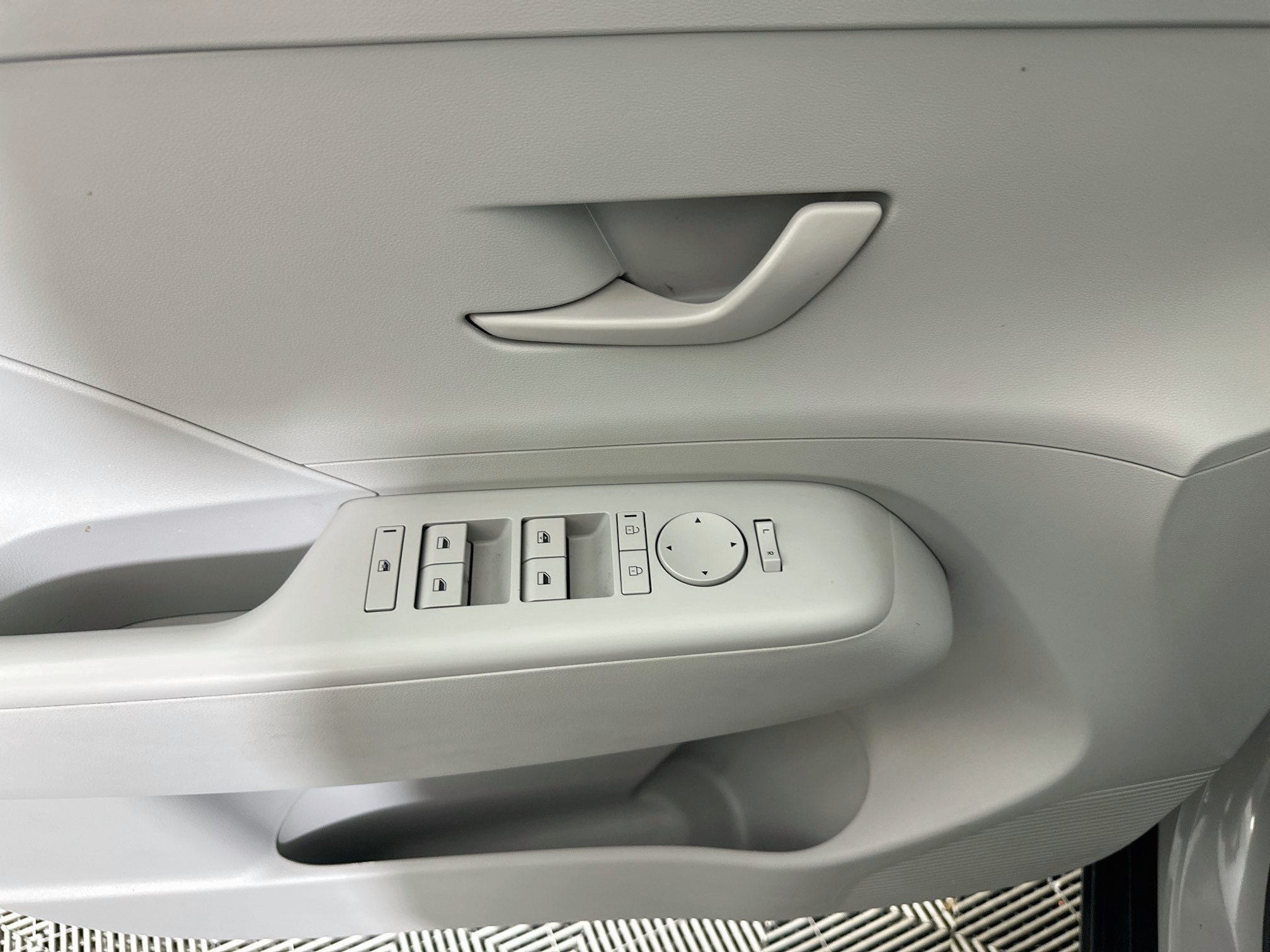 Used 2025 Hyundai Kona SEL FWD image 15