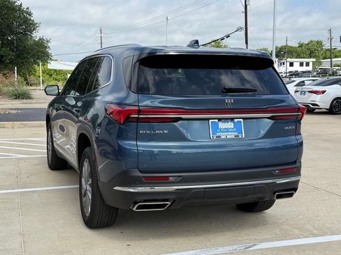 Used 2025 Buick Enclave Preferred FWD image 3