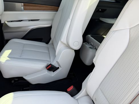 New 2026 Cadillac Vistiq Luxury AWD/4WD image 18