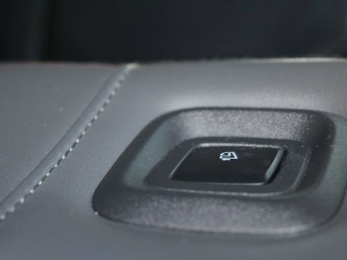 Used 2025 Ford Expedition Active AWD/4WD image 27