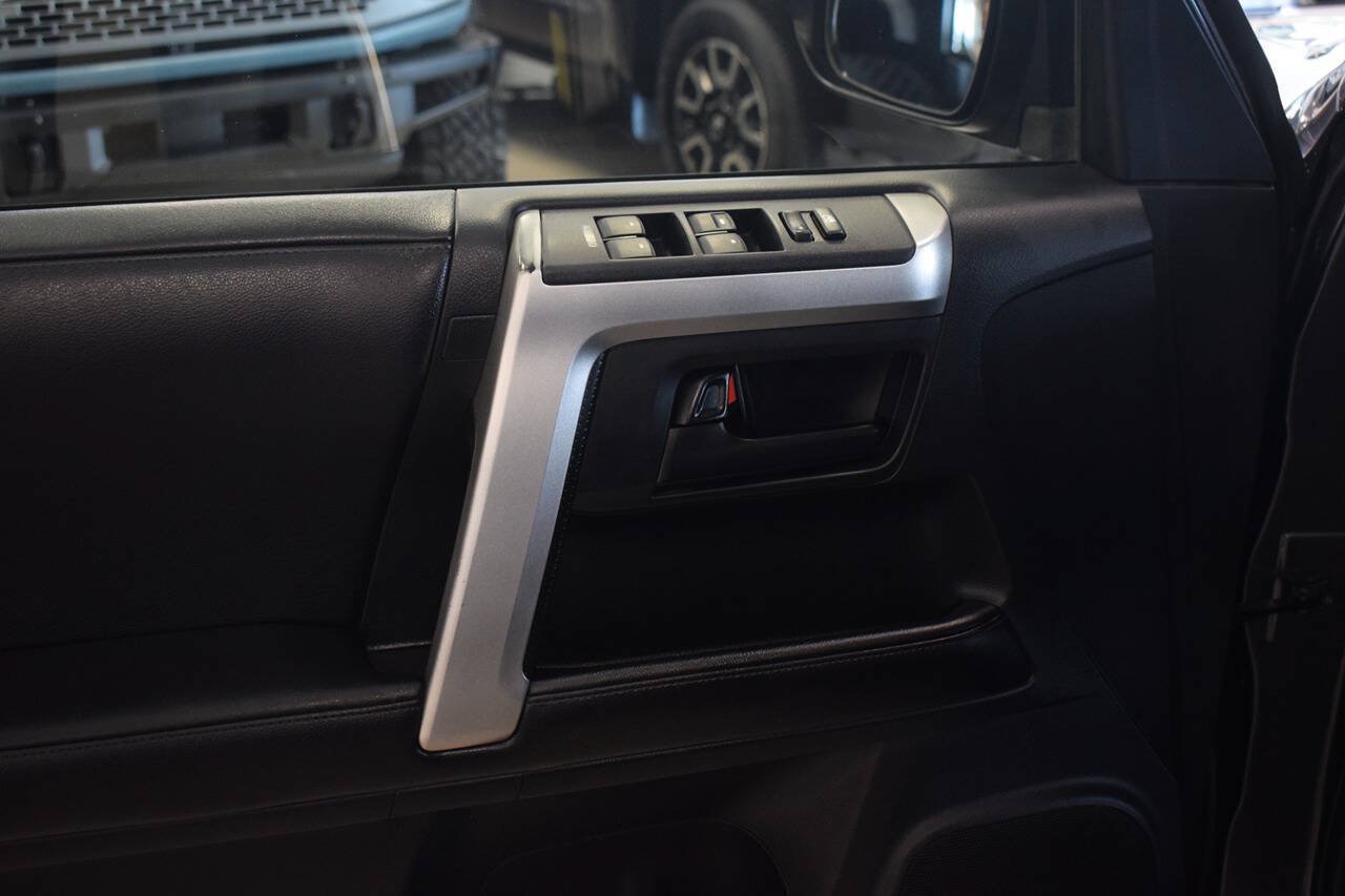 Used 2012 Toyota 4Runner Limited AWD/4WD image 17