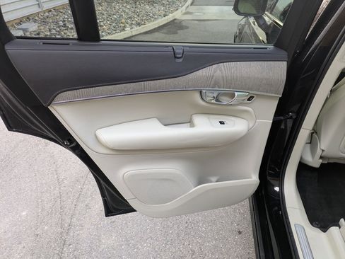 Used 2023 Volvo XC90 T8 Ultimate image 31